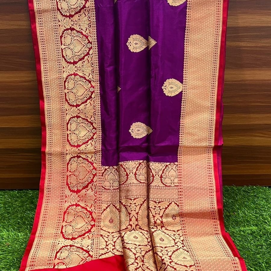 Green Katan silk handloom Banarasi saree with tulsi plant kadwa boota –  Weaver Street